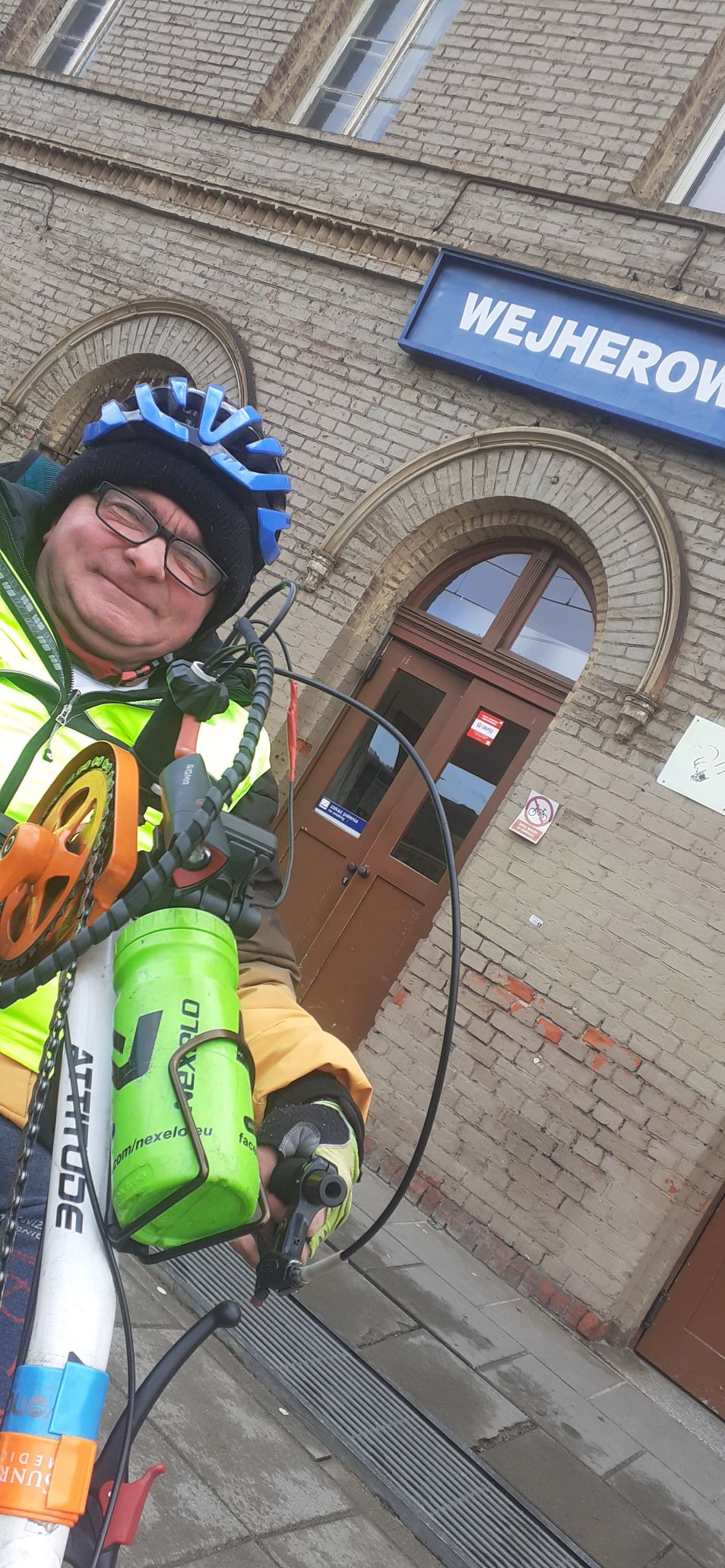 Zdjęcie do wpisu: W drodze na pociąg na 42gi Półmaraton Wiązowskiego.