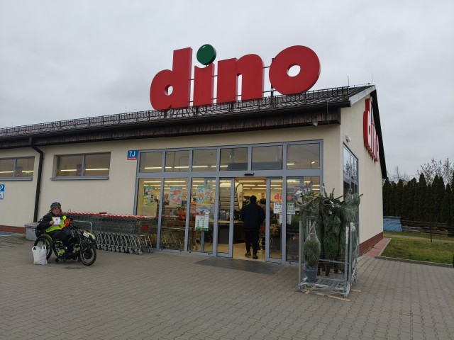 Zdjęcie do wpisu: Dziś w Karczewie odbywa się świąteczna bożonarodzeniowa zbiórka dla Zbyszka przy Dino w Małym Otwocku.  Wysłano z aplikacji Onet Poczta dla Android