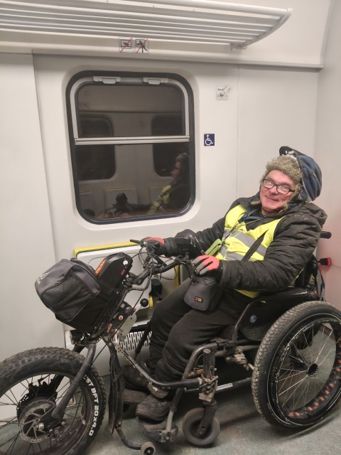 Zdjęcie do wpisu: Podróż po zbiórce dla Zbyszka z Dęblin do Otwocka Kolejami Mazowieckimi. 🚆