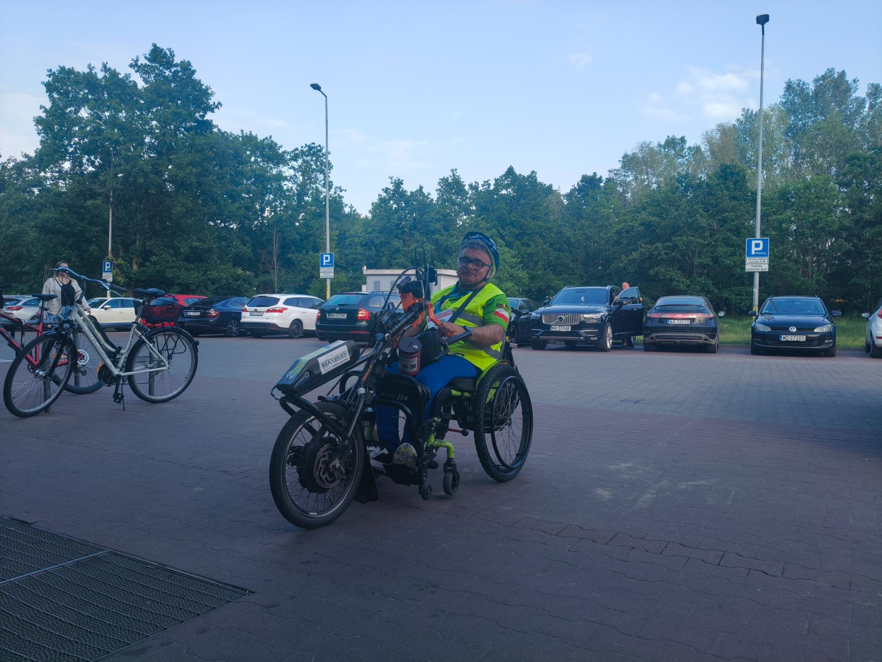 Zdjęcie do wpisu: Dziś, 3 czerwca, odbyła się zbiórka dla Zbyszka przy Lidlu w Warszawie, w dzielnicy Białołęka. Podziękowania dla ludzi, którzy wspierają nas wszelką pomocą.